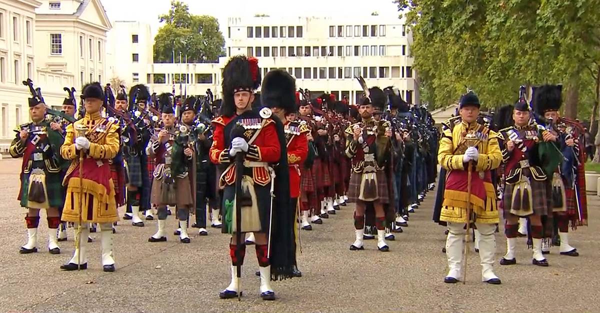 Ispracaj Kraljica Elizabeta (6).jpg