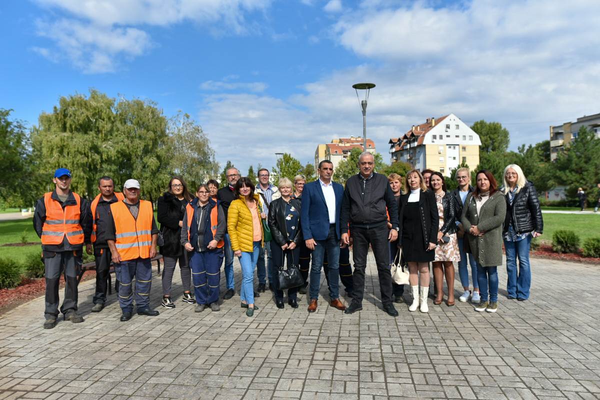 U SUBOTICI POSAĐENO 75 SADNICA ČETINARA: U akciji učestvovao i gradonačelnik Stevan Bakić! (FOTO)
