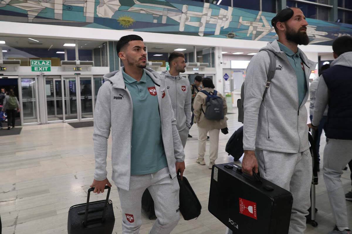 Aerodrom fudbaleri .jpg