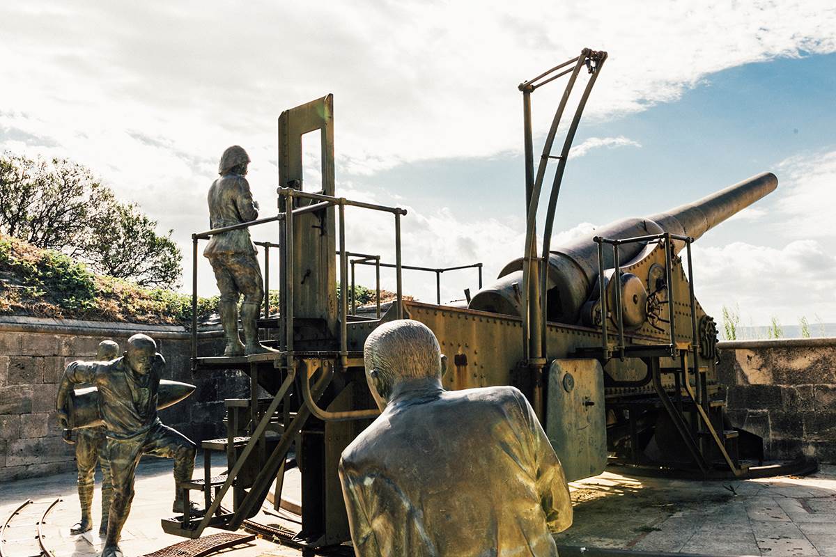 Skulptura vojnika na memorijalnoj tvrđavi Galipolje.jpg