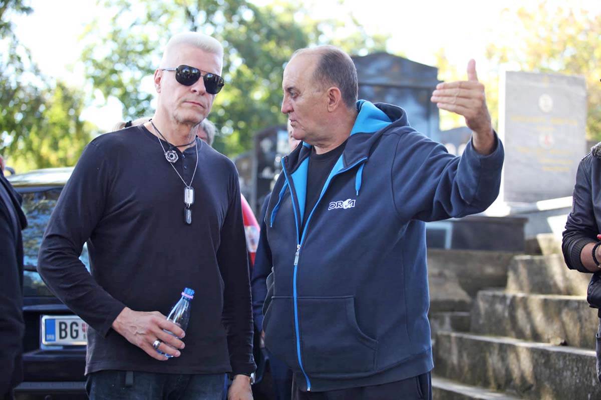 Pomen pevaču Tomi Zdravkoviću održan je danas na Centralnom groblju (17).jpeg