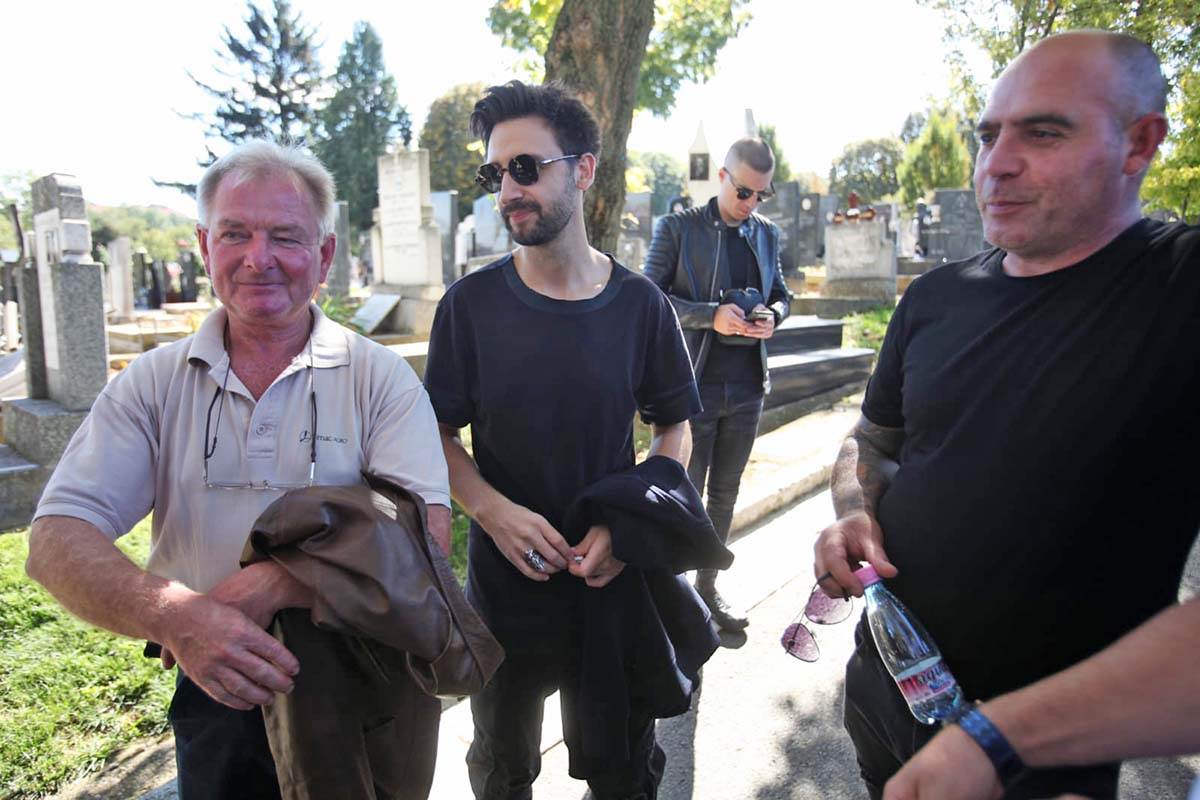 Pomen pevaču Tomi Zdravkoviću održan je danas na Centralnom groblju (20).jpeg