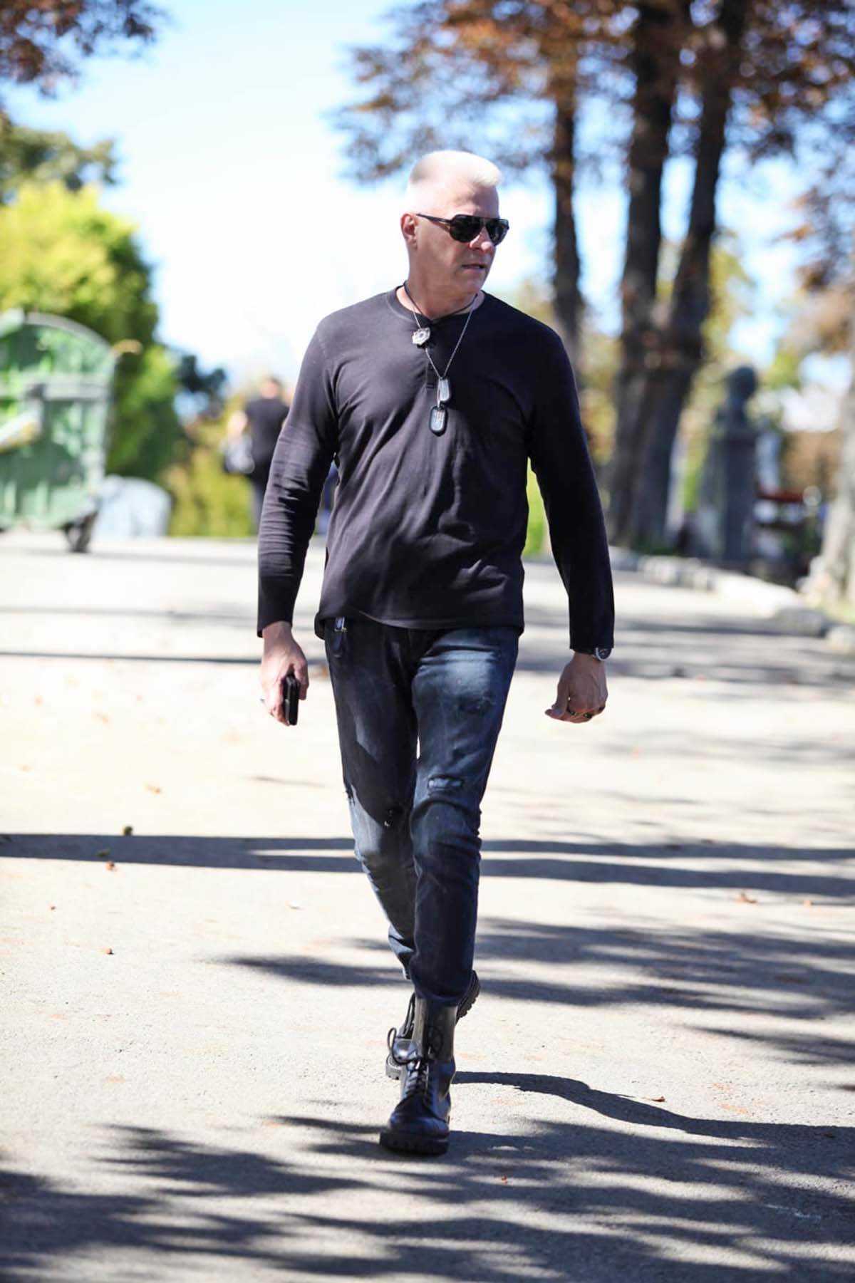 Pomen pevaču Tomi Zdravkoviću održan je danas na Centralnom groblju (15).jpeg