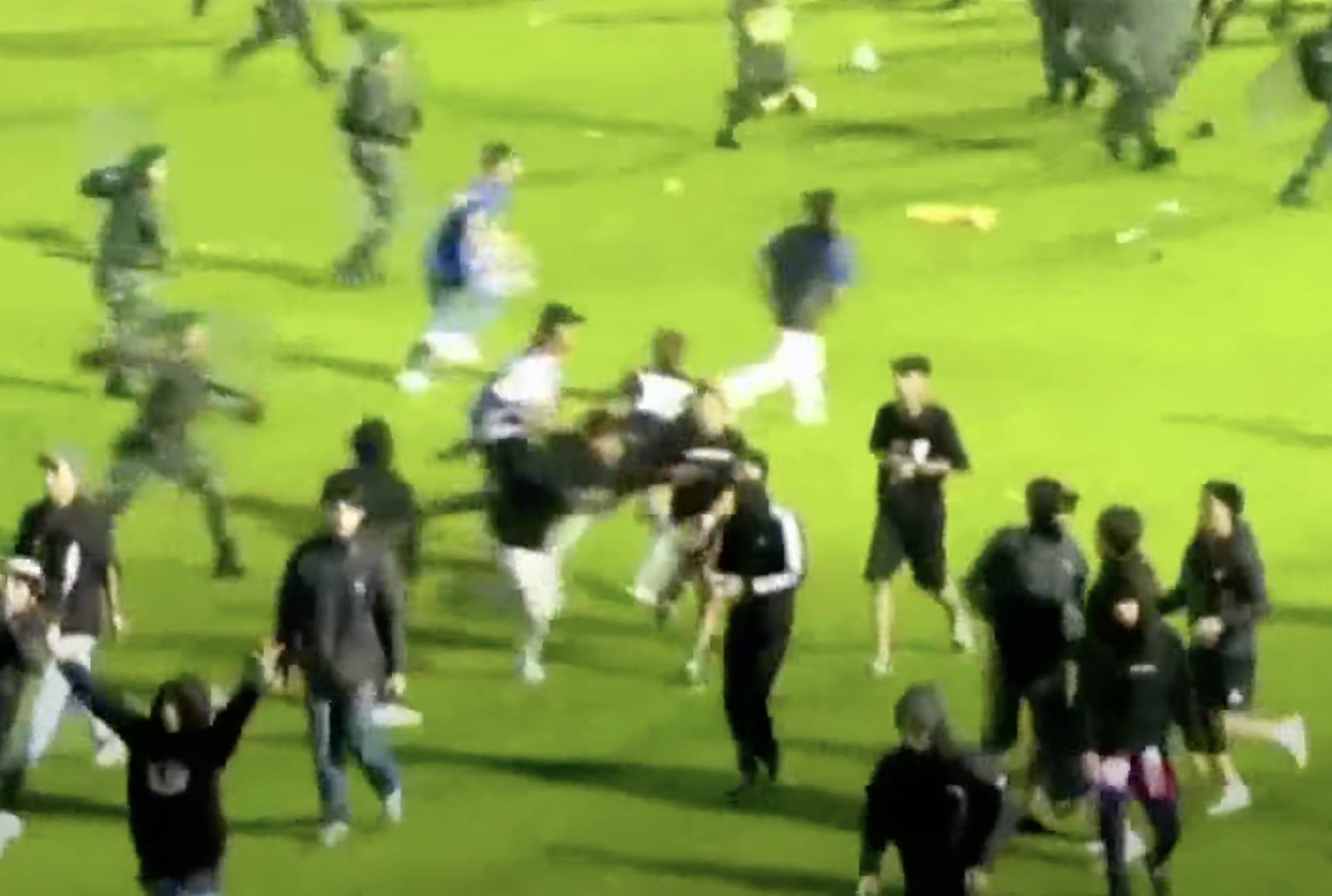 haos na stadionu u indoneziji 3.png