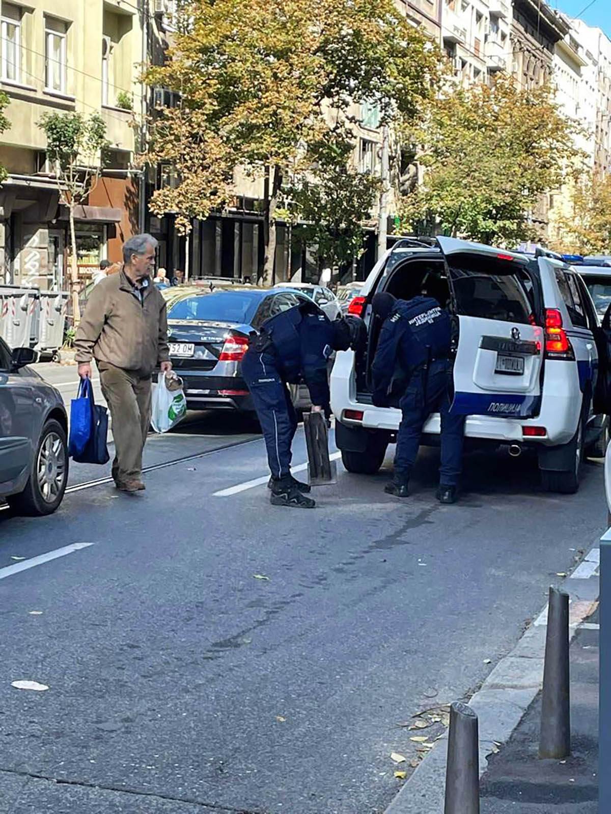 Mladić došao kod oca specijalci razbijali vrata u Krunskoj ulici