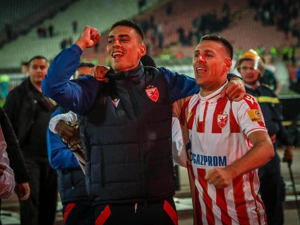Crvena Zvezda kraj meča  (2).jpg