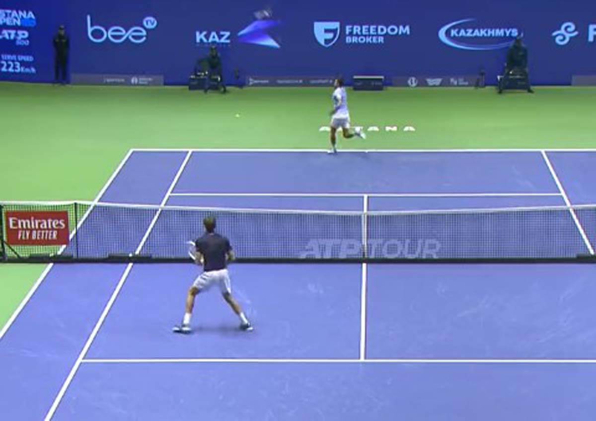 Novak Đoković baca reket  (3).jpg