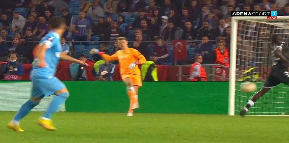 Autogol Monaka protiv Trabzona  (4).jpg