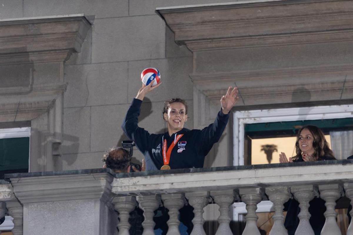 Danijele Santareli na srpskom pozdravio publiku