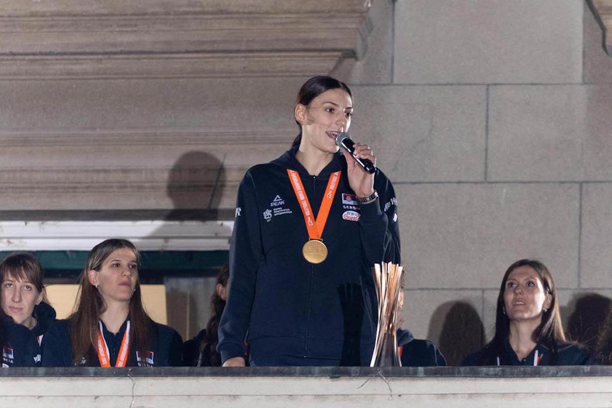 Danijele Santareli na srpskom pozdravio publiku