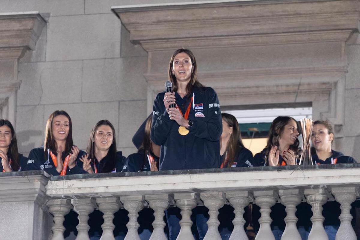 Danijele Santareli na srpskom pozdravio publiku