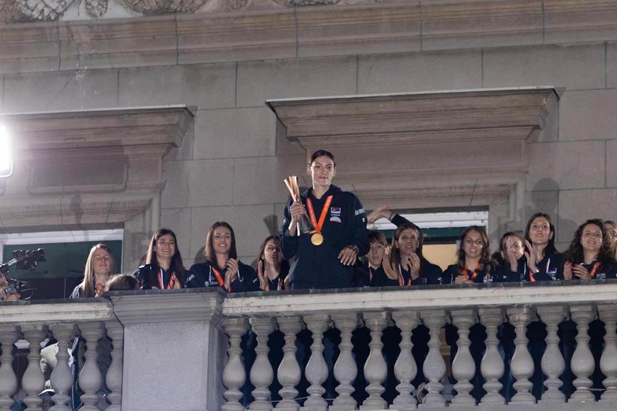 Danijele Santareli na srpskom pozdravio publiku