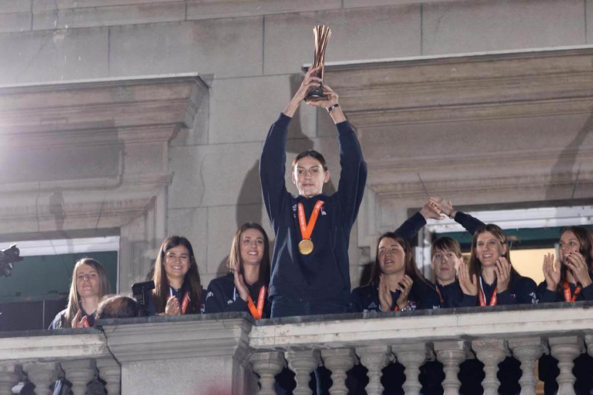 Danijele Santareli na srpskom pozdravio publiku