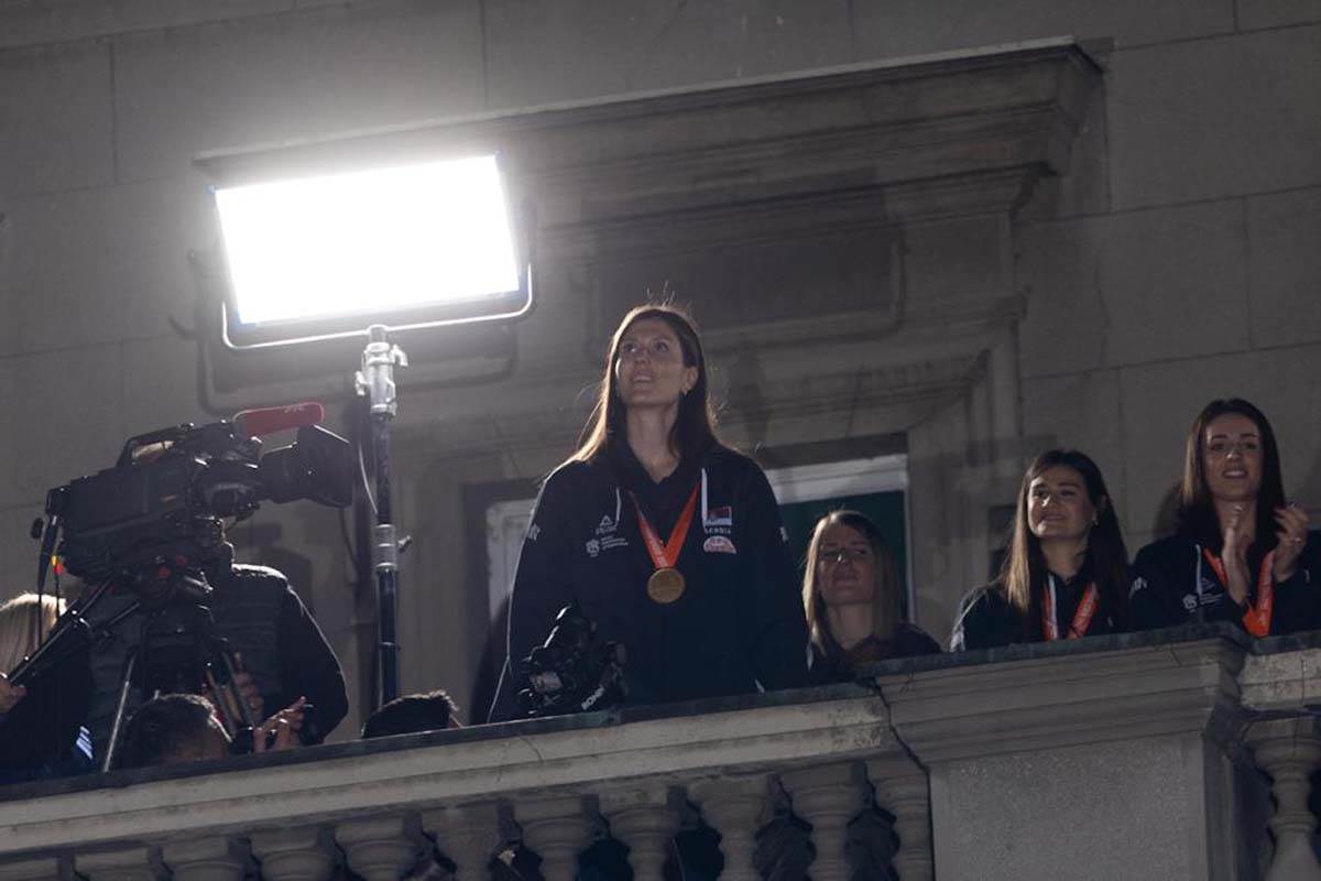 Danijele Santareli na srpskom pozdravio publiku