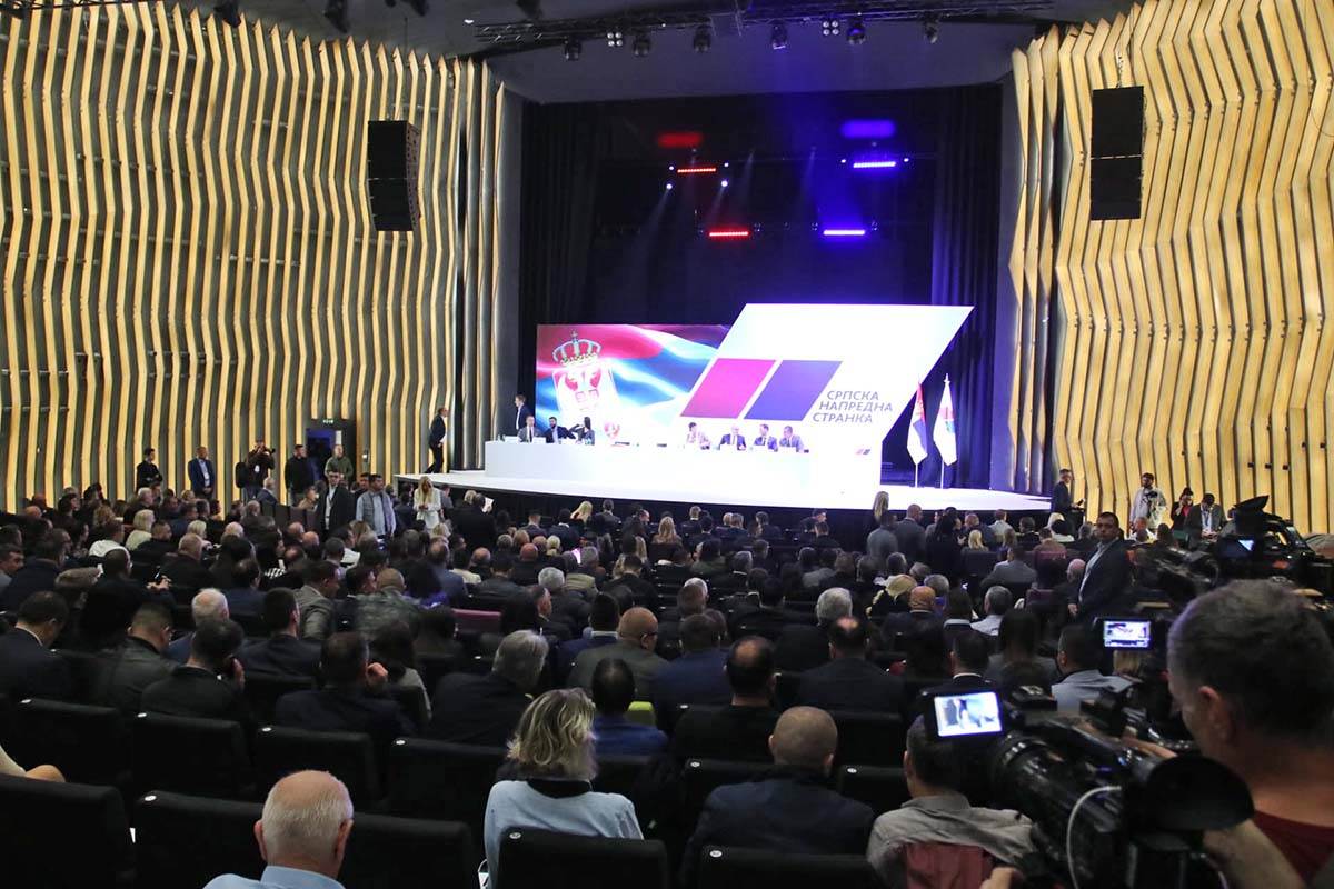 glavni odbor sns u mts dvorani (12).jpeg