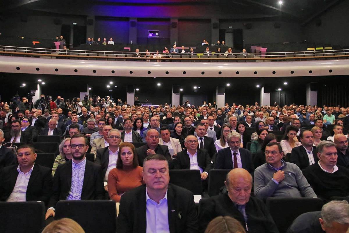 glavni odbor sns u mts dvorani (14).jpeg