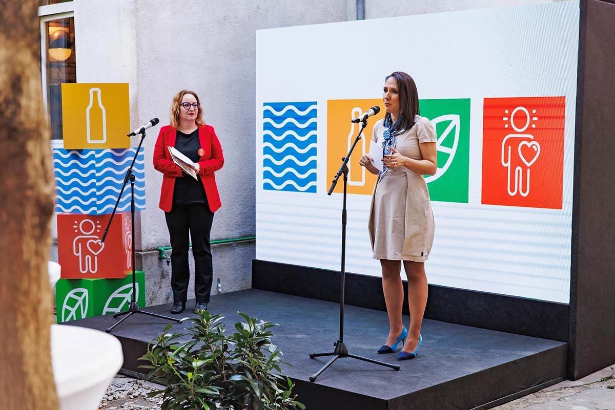 Maja Vlahović i Slobodanka Cucić.jpg