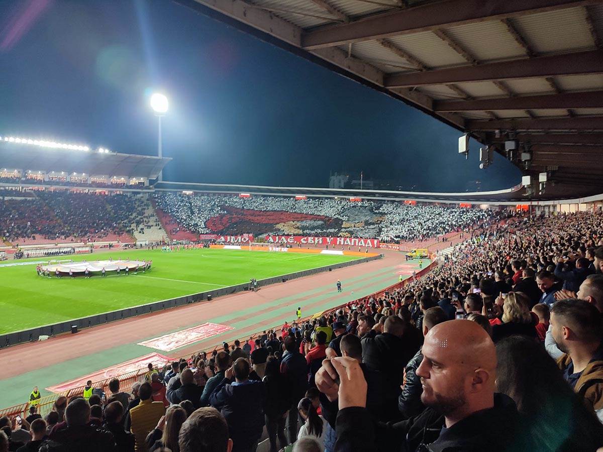 Srpska zastava Kuči na Crvena zvezda Trabzon