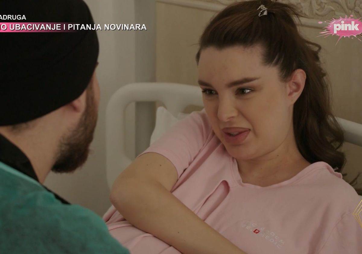 Porođaj Andžele Adaktar prikazan u Adaktarovima