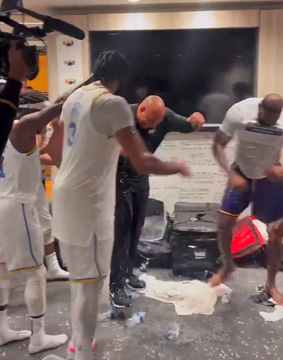 Darvin Ham Lejkersi (5).png