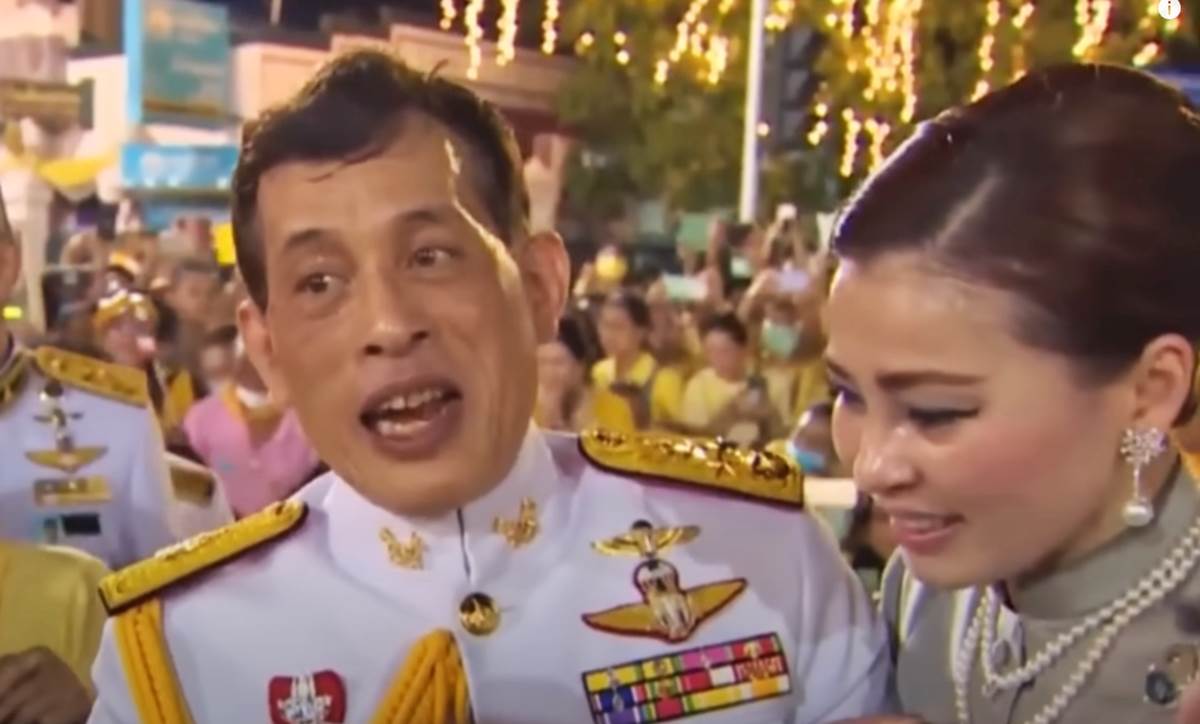 Kralj Tajlanda i zene (8).png