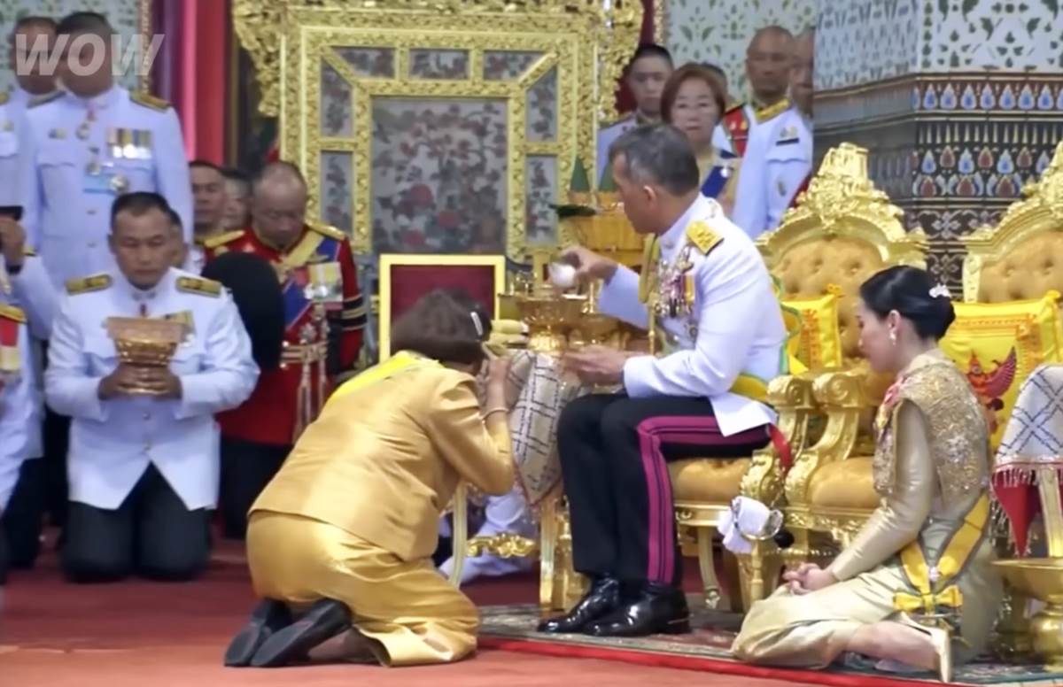 Kralj Tajlanda i zene (9).png