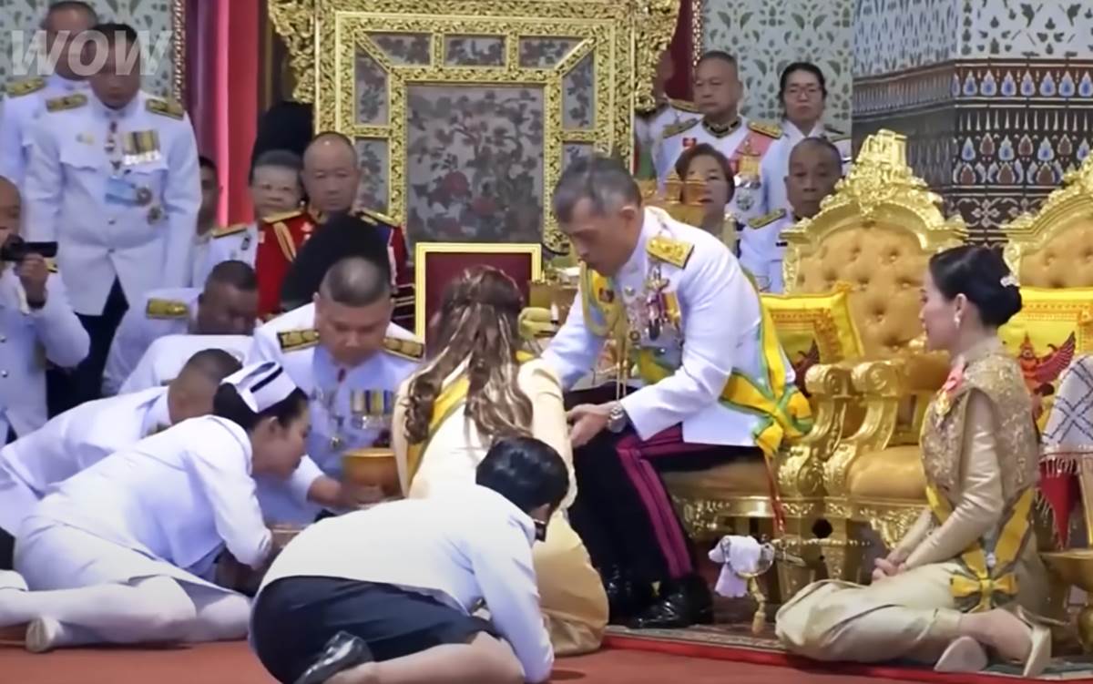 Kralj Tajlanda i zene (10).png