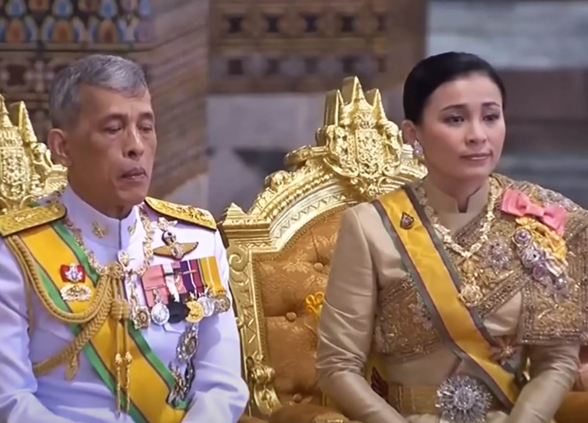 Kralj Tajlanda i zene (12).png