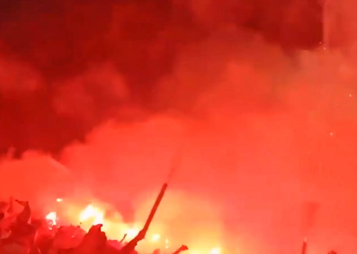 Navijaci Olimpijakos trening (5).png