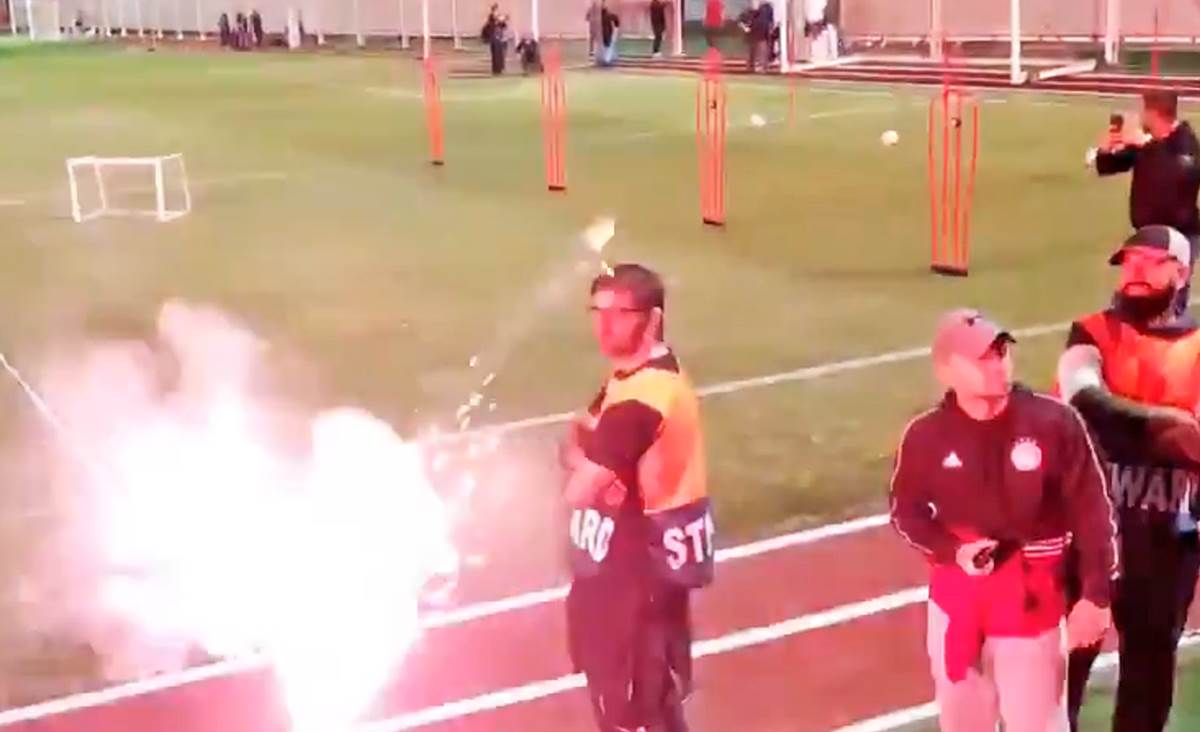 Navijaci Olimpijakos trening (10).png