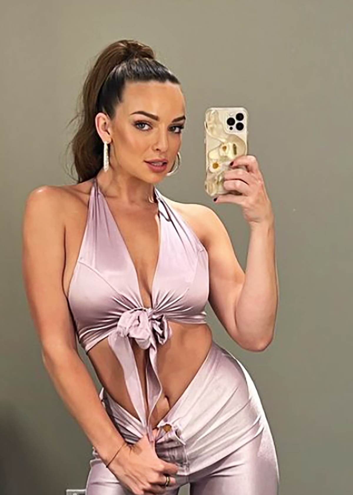 Ebi Četfild model (6).png