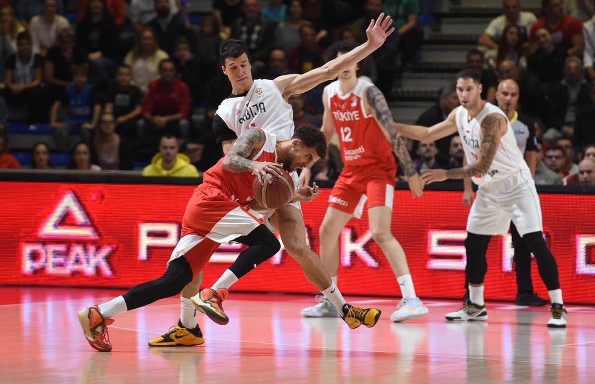 Svađa Svetislava Pešića i Ergina Atamana na meču Srbija - Turska