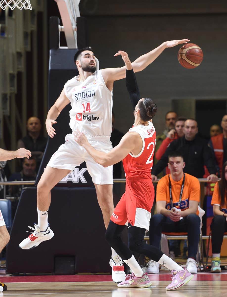 Svađa Svetislava Pešića i Ergina Atamana na meču Srbija - Turska