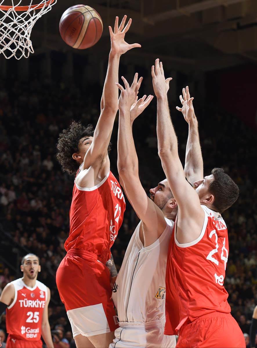 Svađa Svetislava Pešića i Ergina Atamana na meču Srbija - Turska