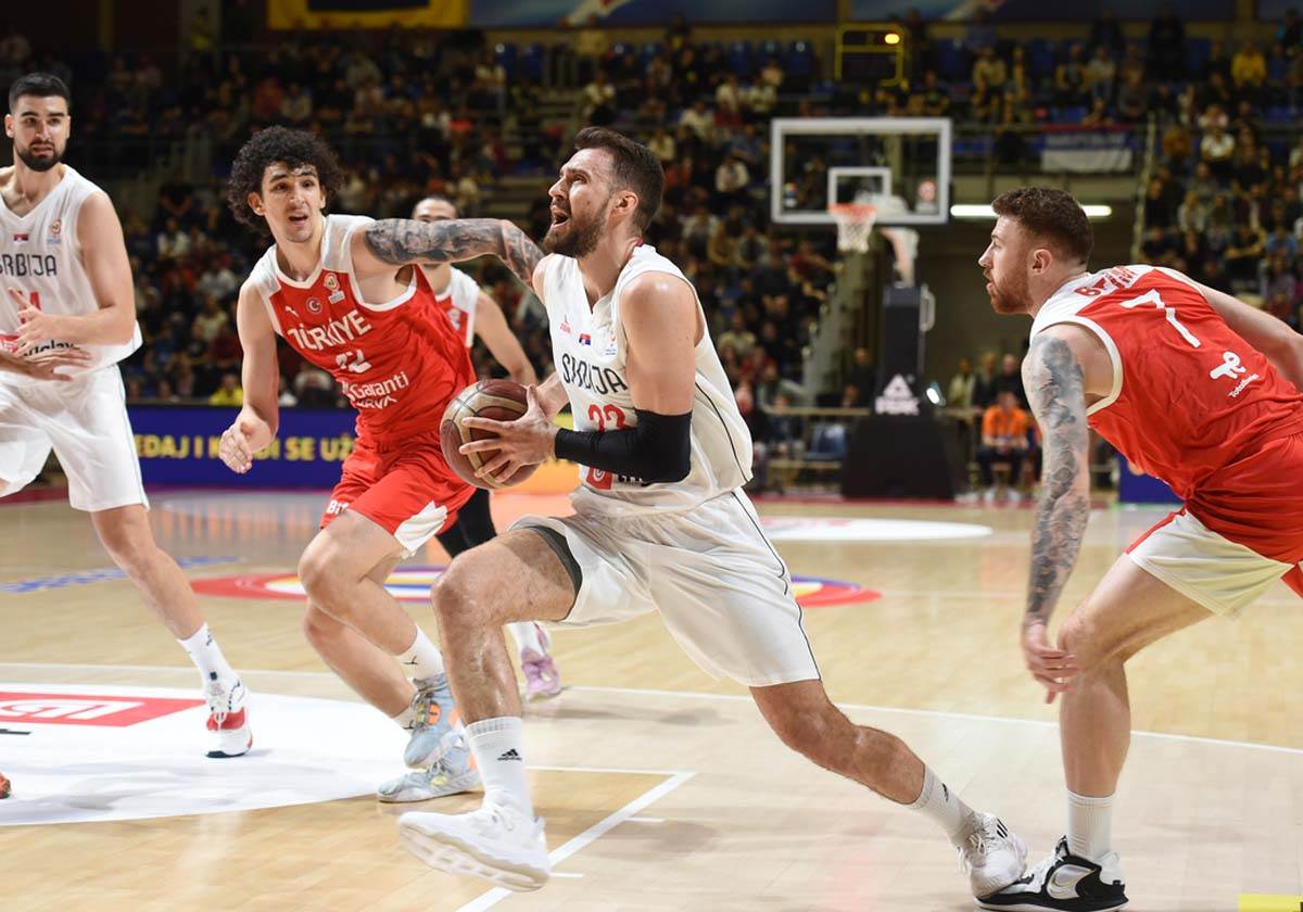 Svađa Svetislava Pešića i Ergina Atamana na meču Srbija - Turska