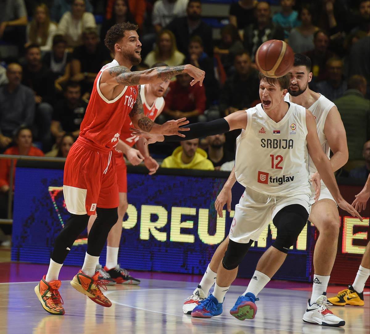 Svađa Svetislava Pešića i Ergina Atamana na meču Srbija - Turska