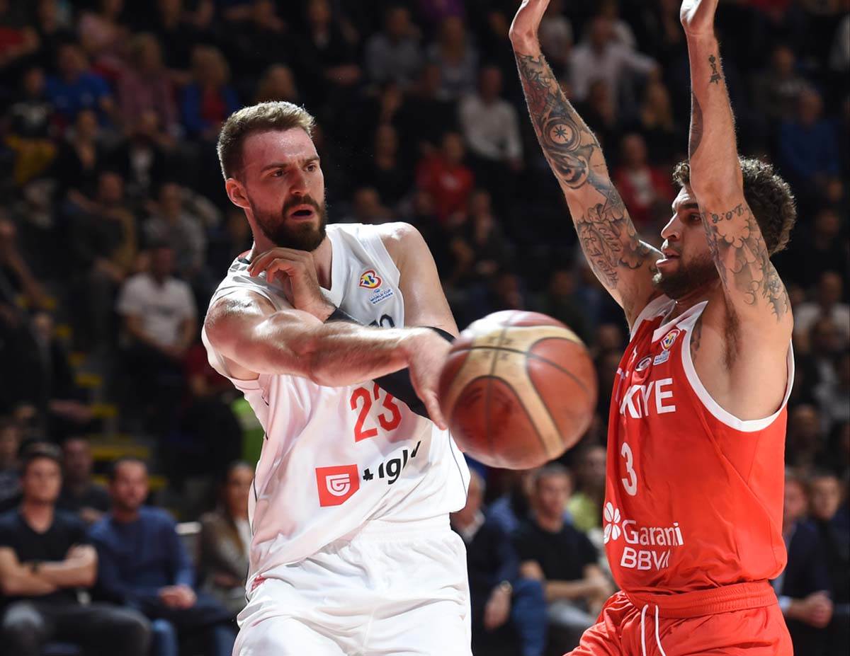 Svađa Svetislava Pešića i Ergina Atamana na meču Srbija - Turska