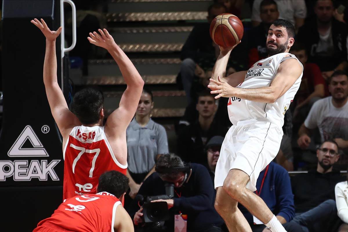 Svađa Svetislava Pešića i Ergina Atamana na meču Srbija - Turska