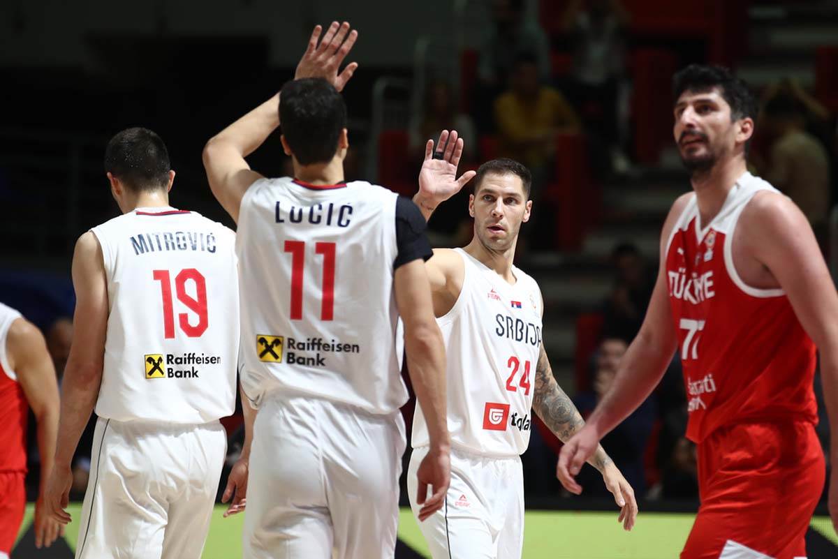 Svađa Svetislava Pešića i Ergina Atamana na meču Srbija - Turska