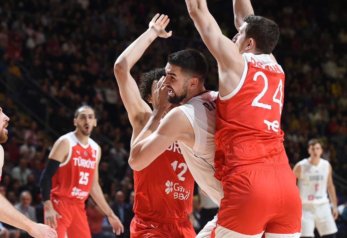 Svađa Svetislava Pešića i Ergina Atamana na meču Srbija - Turska