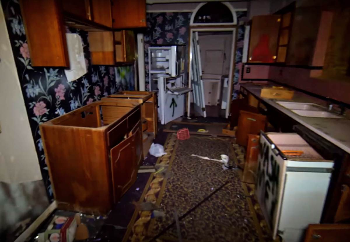 Ispovest Dženifer Saginor, Plejboj zečice o dešavanjima u vili i Hjuu Hefneru