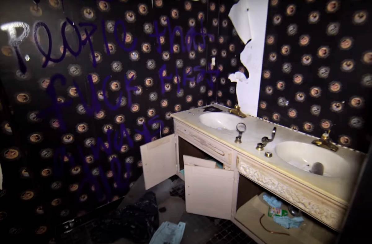 Ispovest Dženifer Saginor, Plejboj zečice o dešavanjima u vili i Hjuu Hefneru