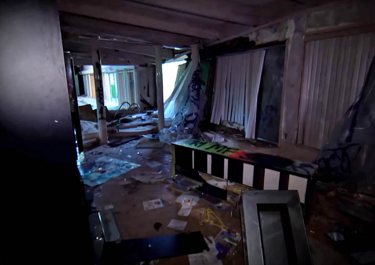 Ispovest Dženifer Saginor, Plejboj zečice o dešavanjima u vili i Hjuu Hefneru