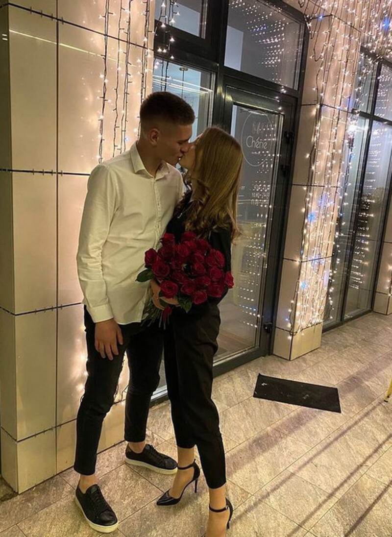 Beloruski fudbaler zaprosio devojku radnik obezbeđenja je gurnuo