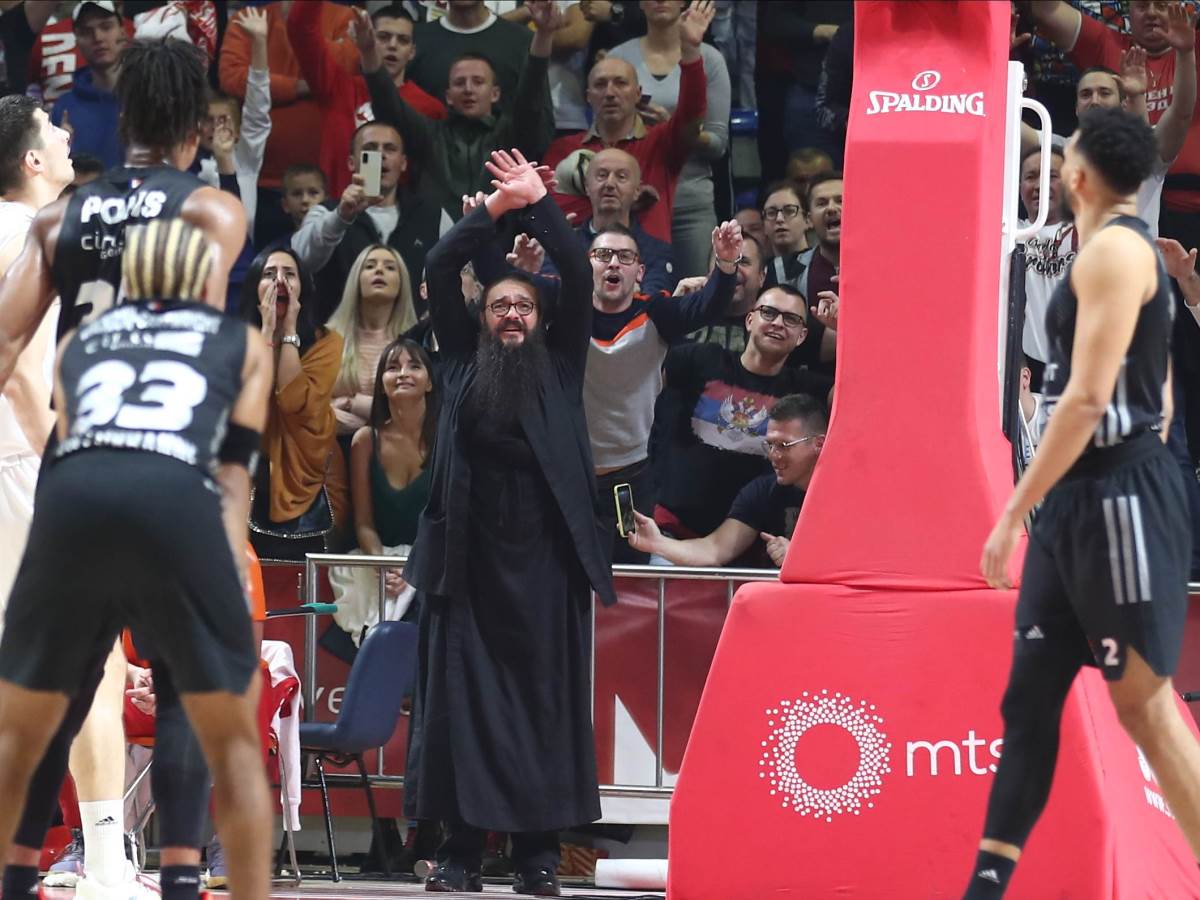 Pop navijao za Crvenu zvezdu