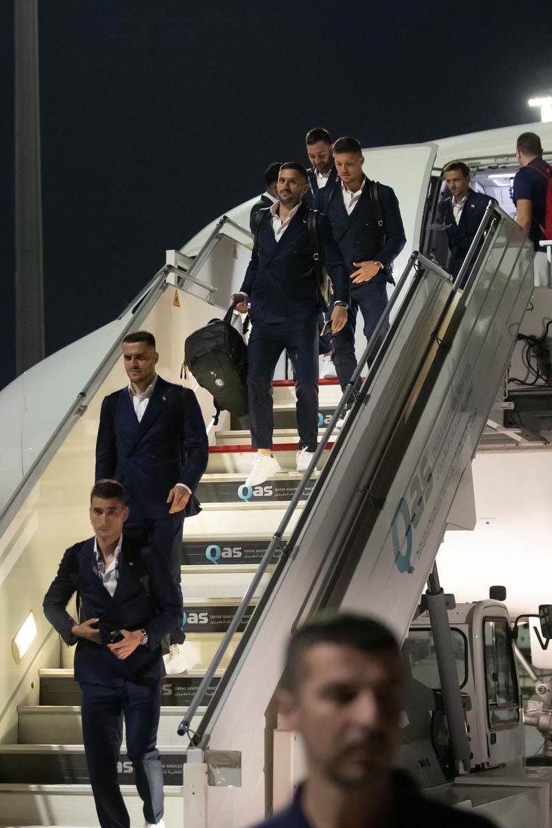 Doček Srbije u Kataru narodna nošnja