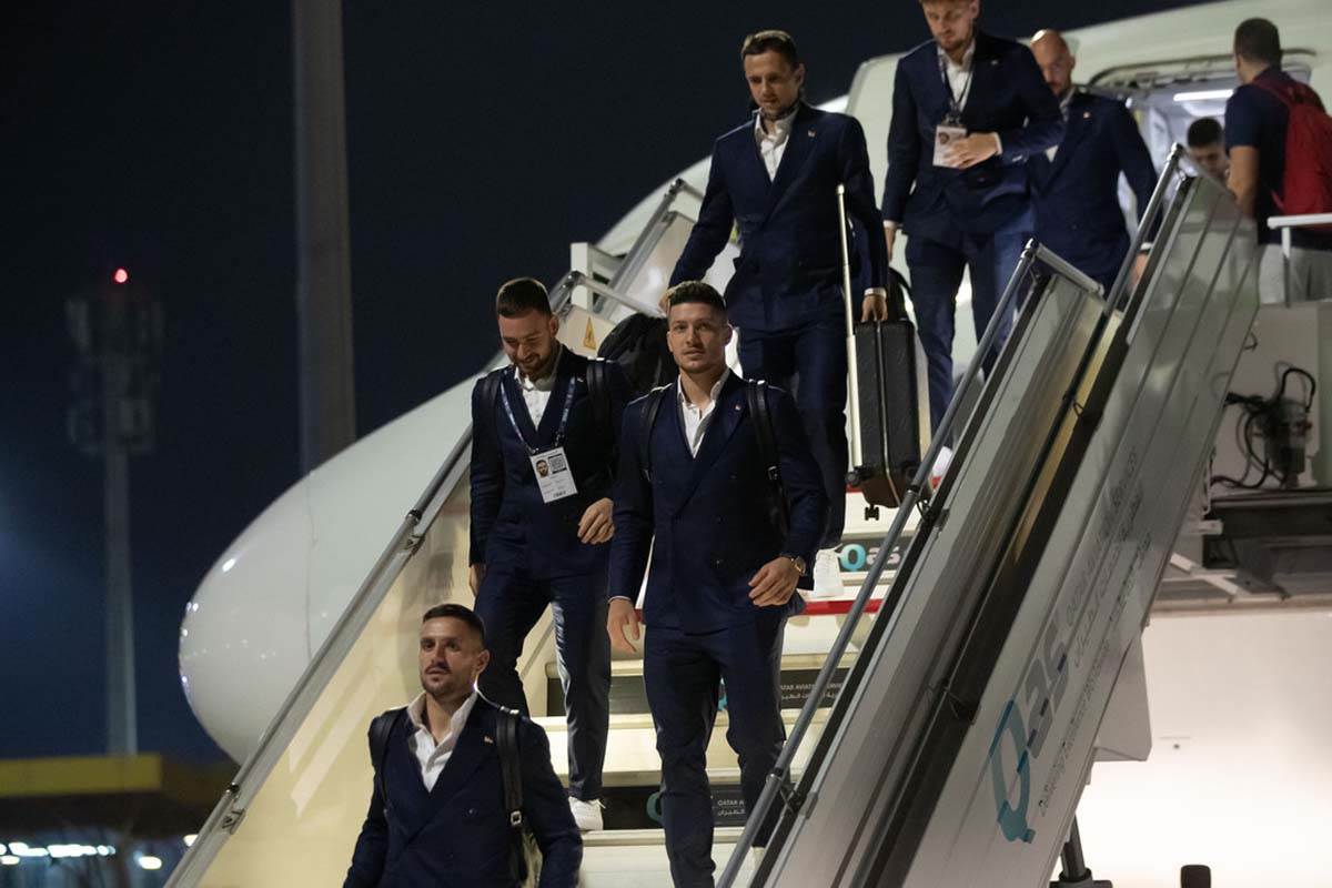 Doček Srbije u Kataru narodna nošnja