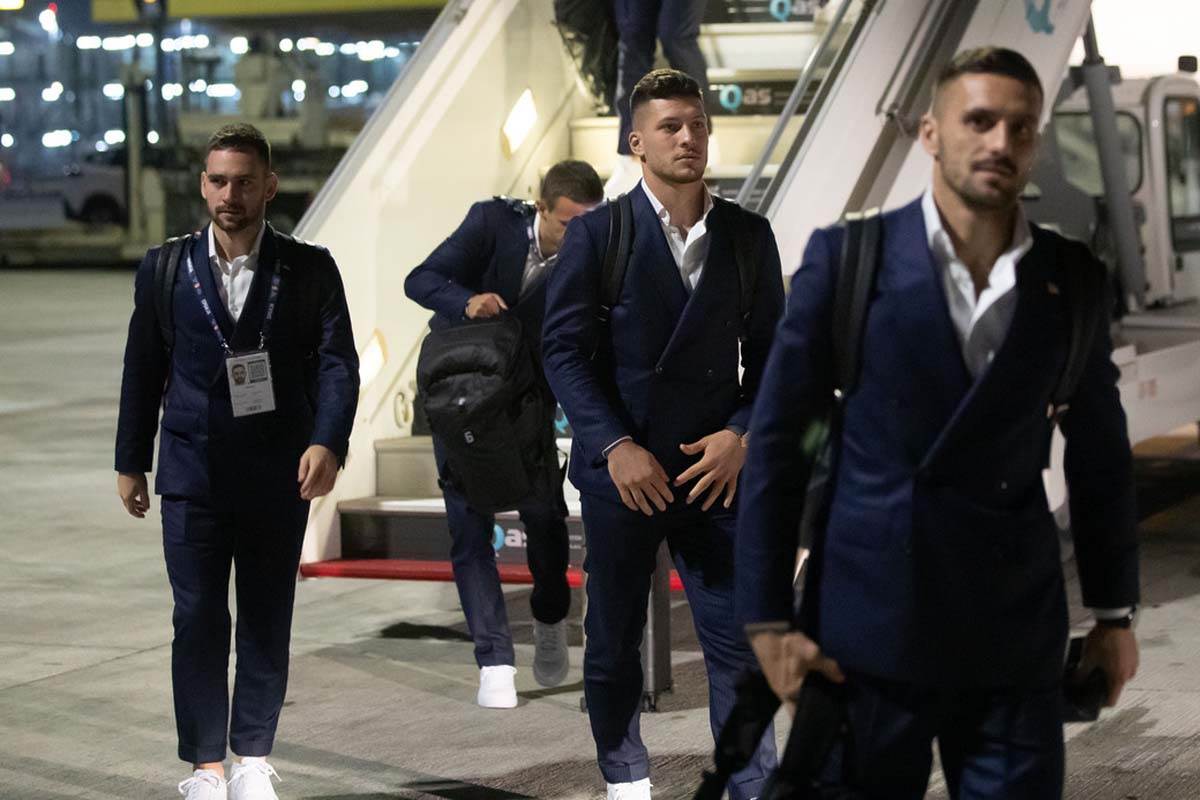 Doček Srbije u Kataru narodna nošnja