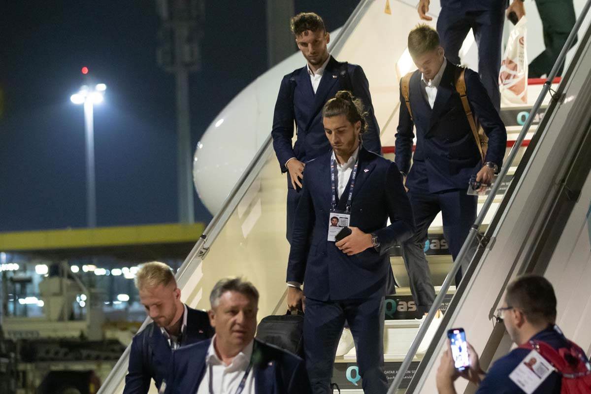 Doček Srbije u Kataru narodna nošnja