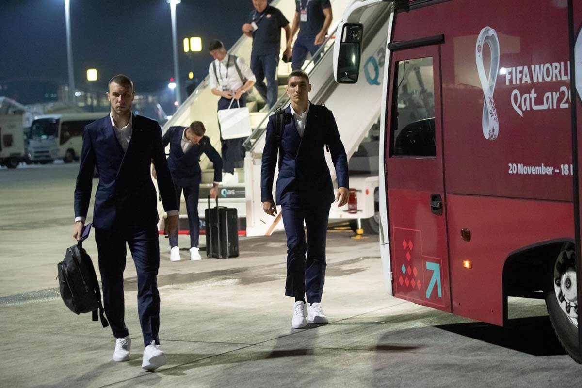 Doček Srbije u Kataru narodna nošnja